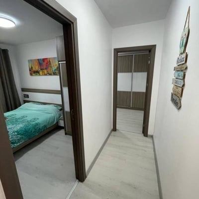 Alquiler de un espacioso apartamento de 3 habitaciones, 75 m², Tomis Nord, Constanza, Rumanía